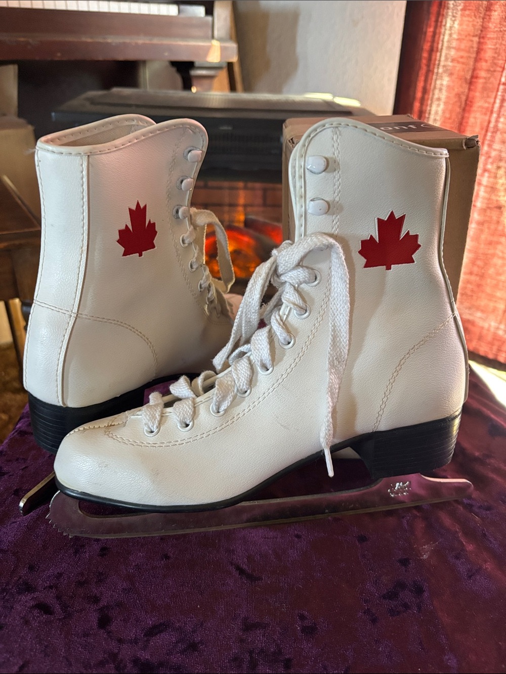 Canadian Ice Skates ❄️🇨🇦⛸️